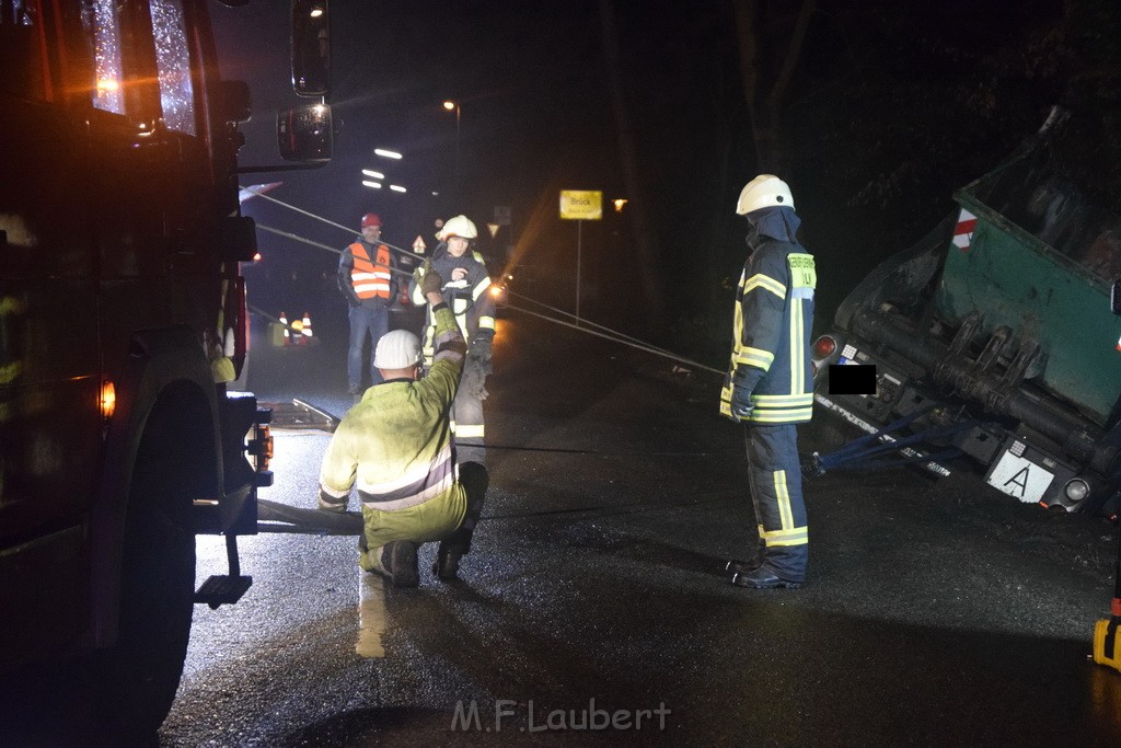 Container LKW umgestuerzt Koeln Brueck Bruecker- Dellbruecker Mauspfad P328.JPG - Miklos Laubert